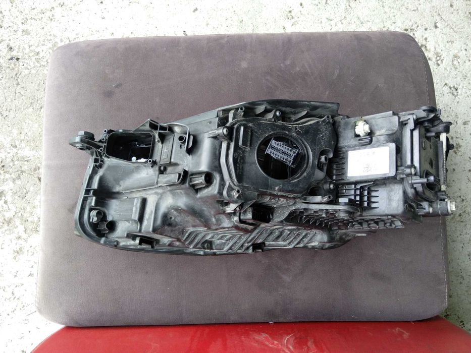 Десен фар VW Touareg 3 2022