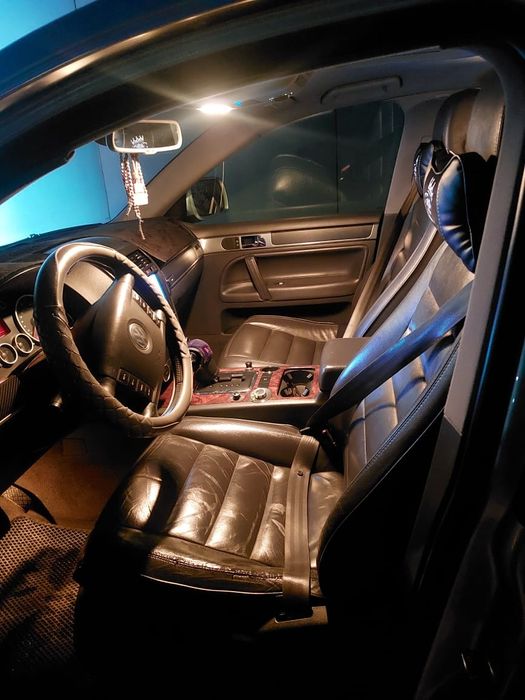 Автомобиль volkswagen touareg