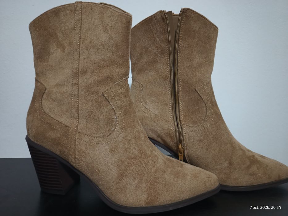 Botine noi din n piele intoarsa