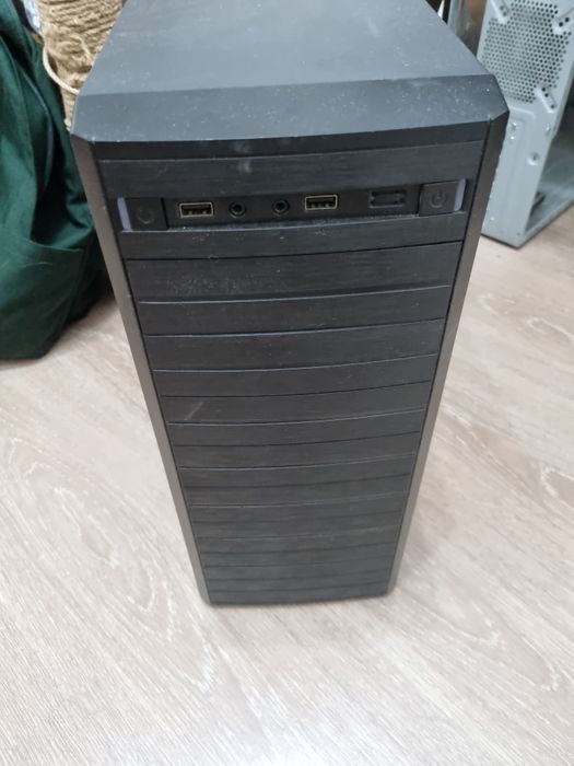 Продам корпус с блоком питанием