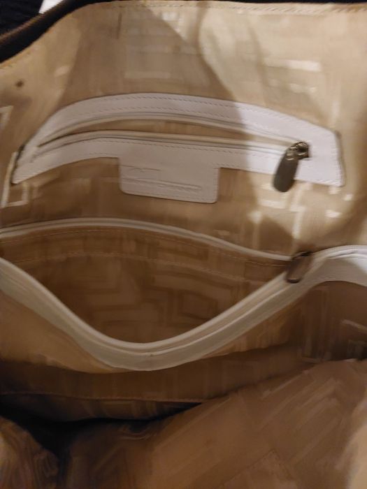 Продавам кожена чанта