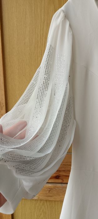 Новое белое платье.