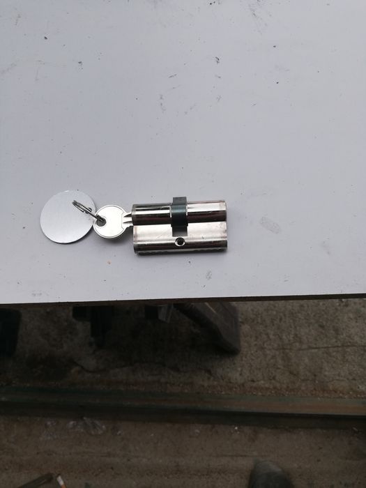 Продавам употребявани брави