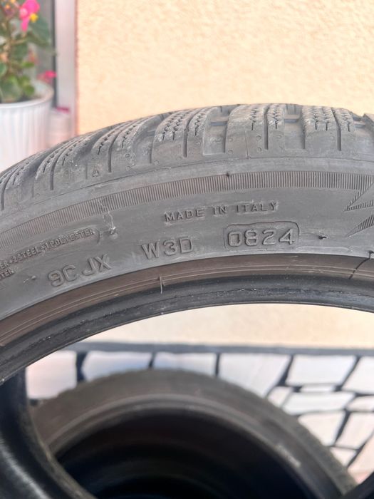 245/40/18  BRIDGESTONE Blizzak  LM005