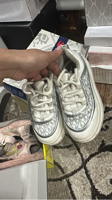 Продам обувь детский