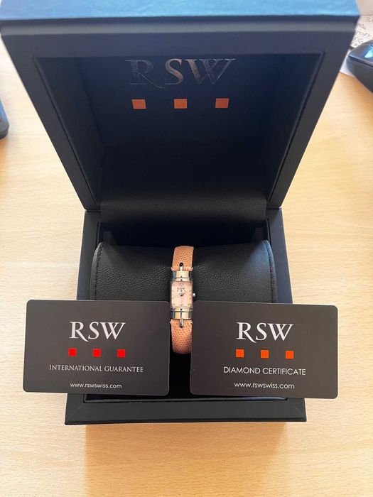 Нов швейцарски кварцов часовник - гривна RSW с диаманти 0,07 карата