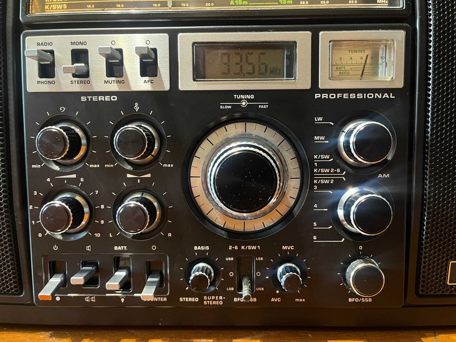 Radio Grundig Satellit Professional Stereo 2400