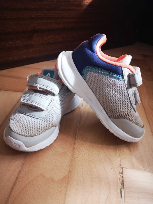 Два чифта Адидас н. 21