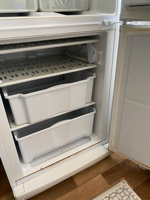 Холодильник Indesit