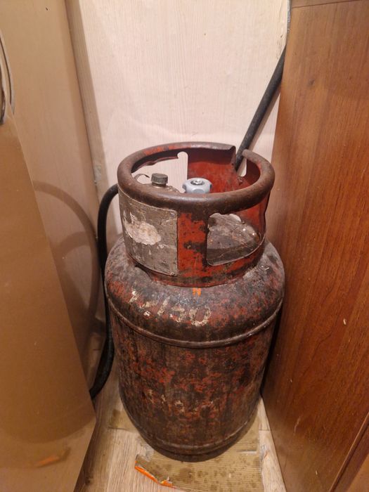 Продам газовую плиту и балон