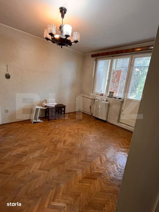 Apartament cu 3 camere, ultracentral, semidecomandat — fotografia 1
