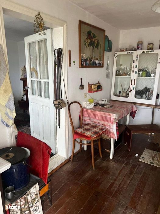 De vanzare casa batraneasca cu anexe, teren de 5000mp in Comuna Cordun