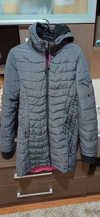 Vand geaca iarna dama stare foarte buna calduroasa culoare gri maine L