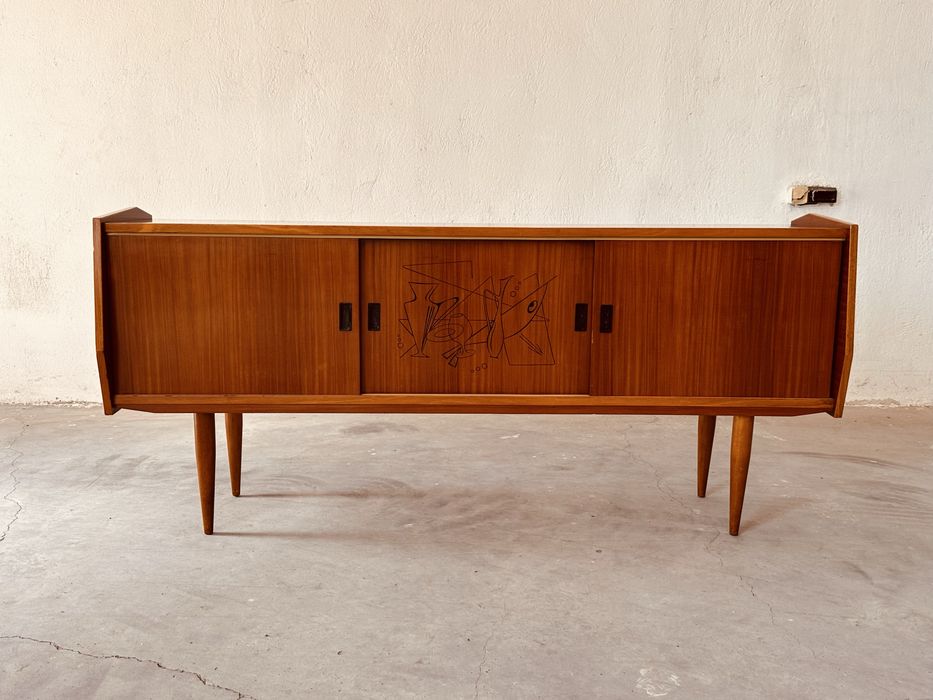 Италиански дизайнерски сайдборд Mid-Century Modern – стил Gio Ponti