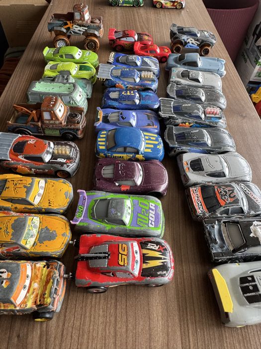 30 masinute Disney Cars pret lot