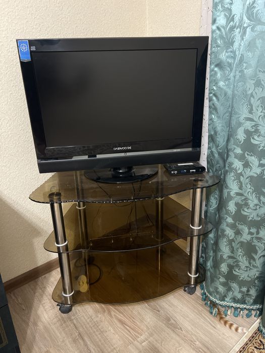 Телевизор с подставкой