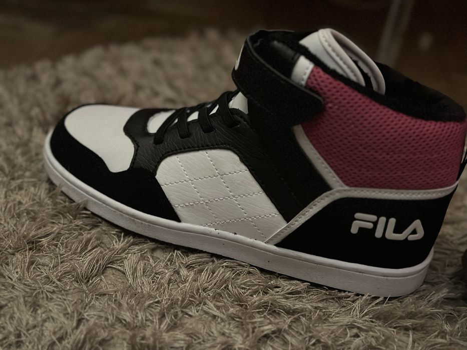 Продавам чисто нови зимни обувки Фила