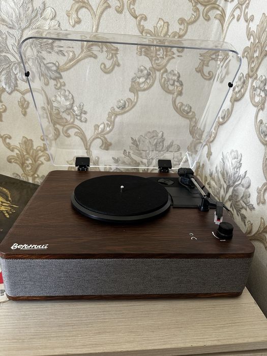 Продам виниловый проигрователь и пластинки