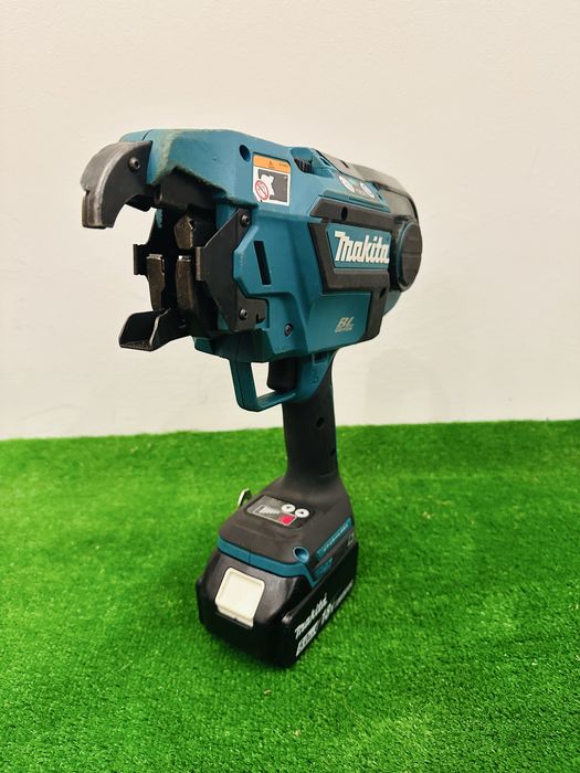 Masina de legat sarma Makita DTR180