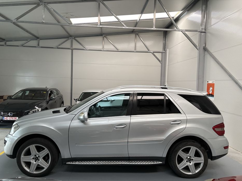 Mercedes ML 350 3.0 Diesel 4x4 Automat Full Option Piele Crem R20 Accept Schimb