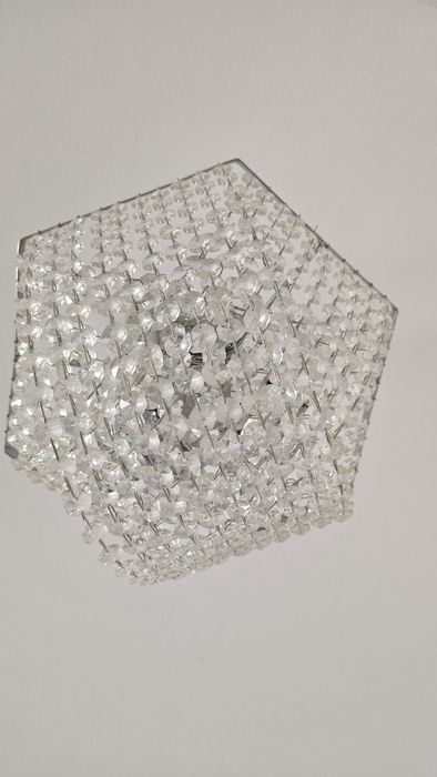 Продам люстры, бра