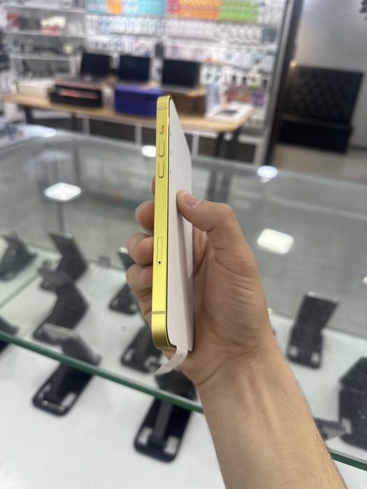 iPhone 14 plus yellow