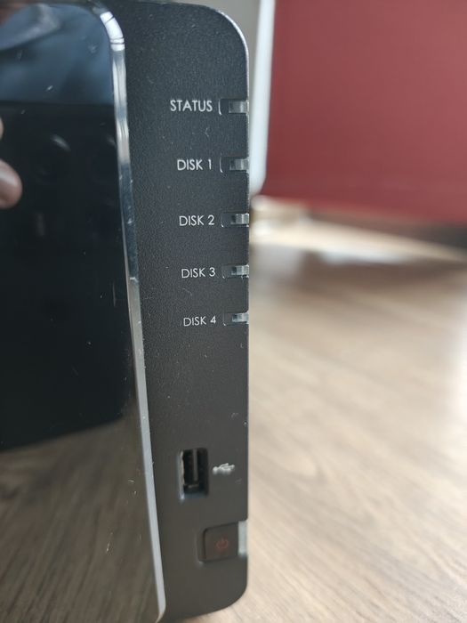 NAS Synology DiskStation DS414 – 4 bay, Dual LAN, RAID
Vând Synol