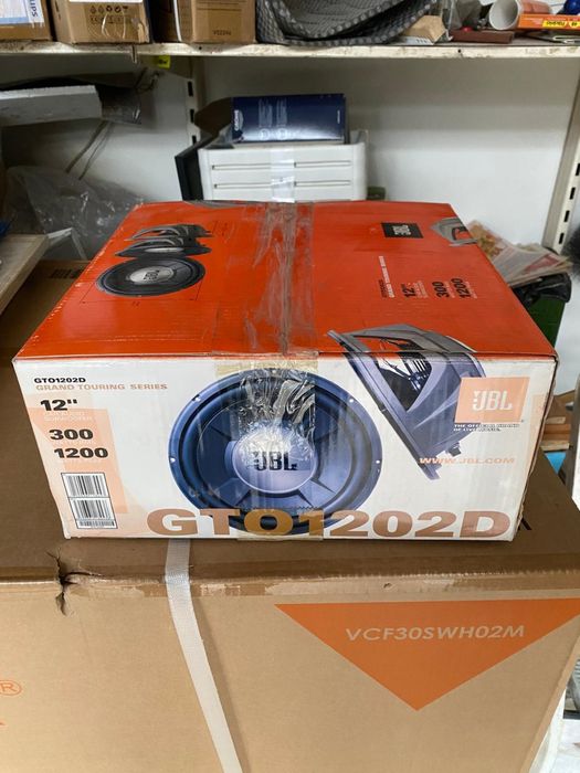 Boxa JBL sigilate  300 w auto