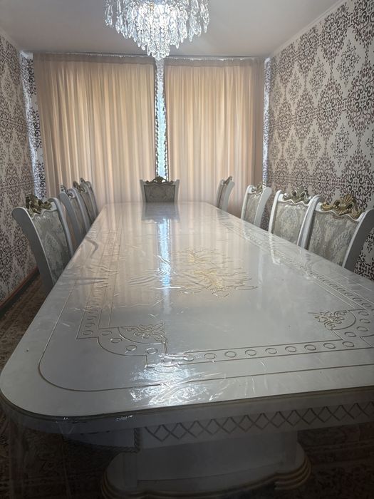 Продам стол с стулями