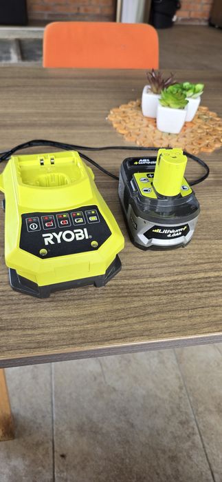 Ryobi incarcator si acumulator 18V