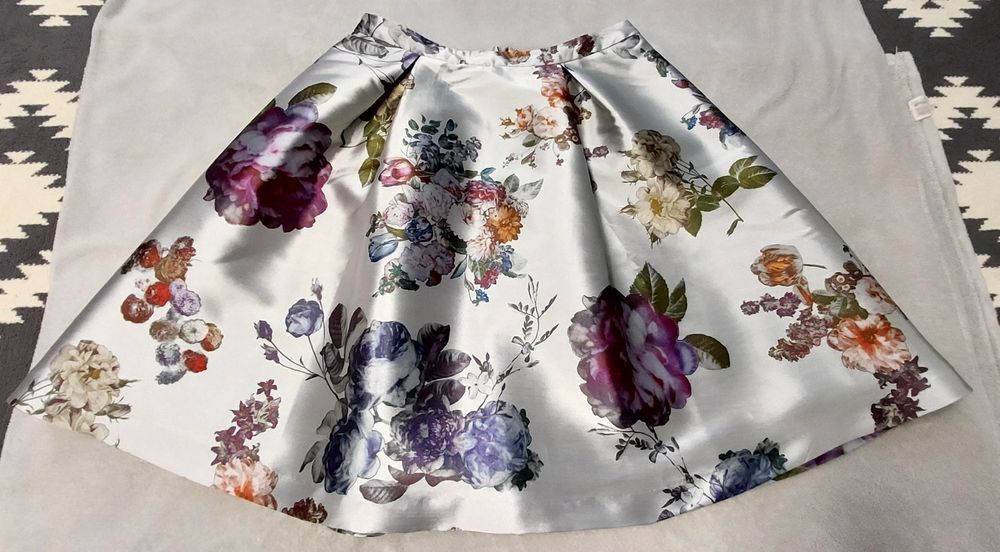 Fuste elegante,Hermosa