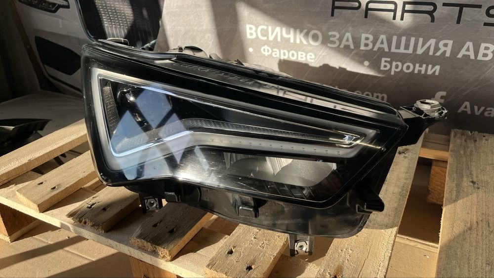 2 броя десен и 1 брой ляв фар Seat Ateca Cupra Facelift 2020-