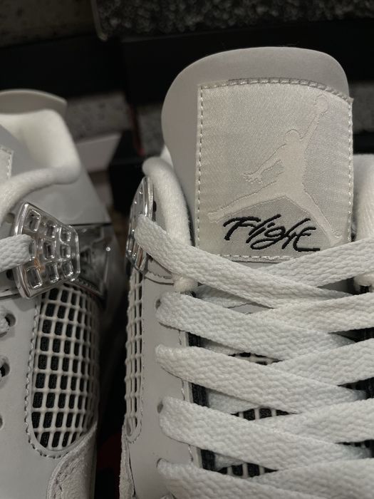 Jordan 4 Retro Frozen Moments