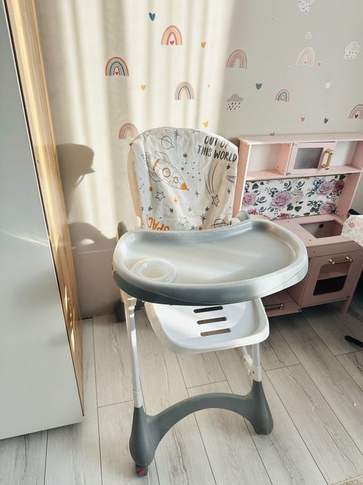 Продам стол для кормление