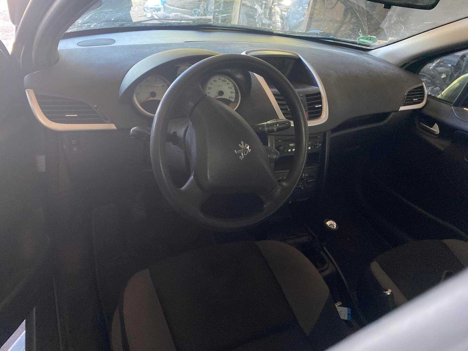 Peugeot 207 на части