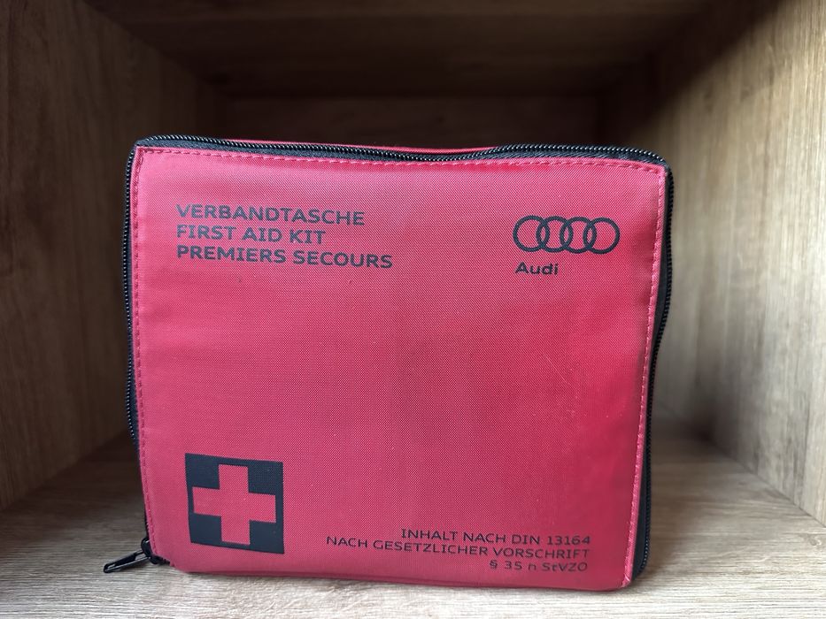 НОВИ ОРИГИНАЛНИ компресори за гуми, аптечки за кола