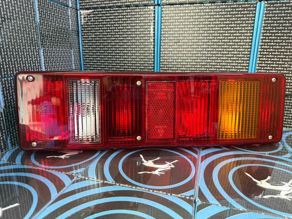 Фонарь задний (правый) 12В