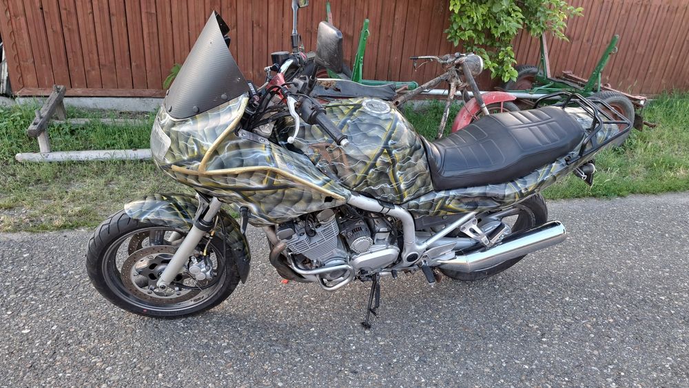Motocicleta Yamaha 900 4km