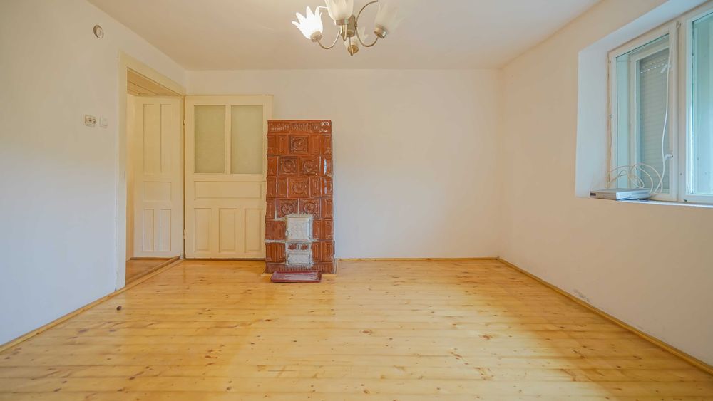 Casă cu 4 camere de vânzare in sanul naturii