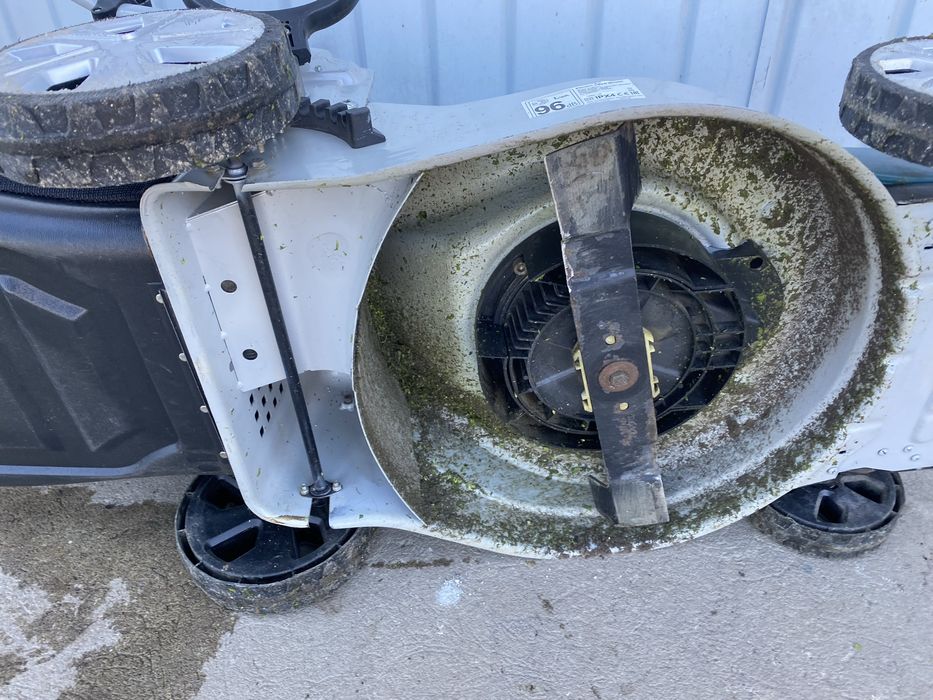 Masina tuns gazon Makita ELM 4121