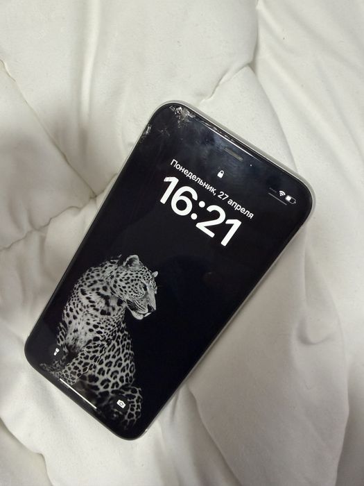 iPhone XR хорошее состояние