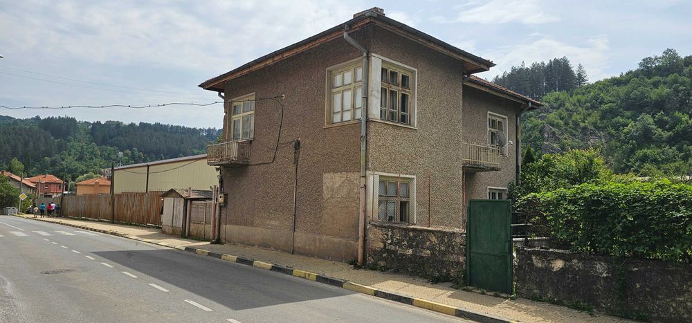 Продава се Къща в Трън - 188 кв.м за 339 €/кв.м - Снимка #2