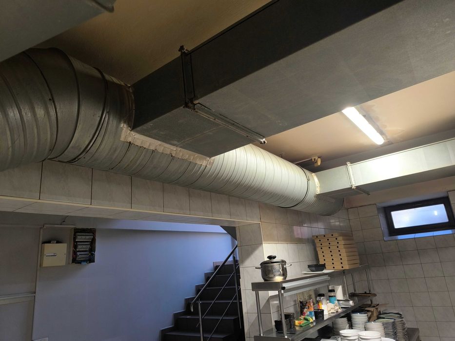 Sistem profesional de ventilatie pentru bucatarie.