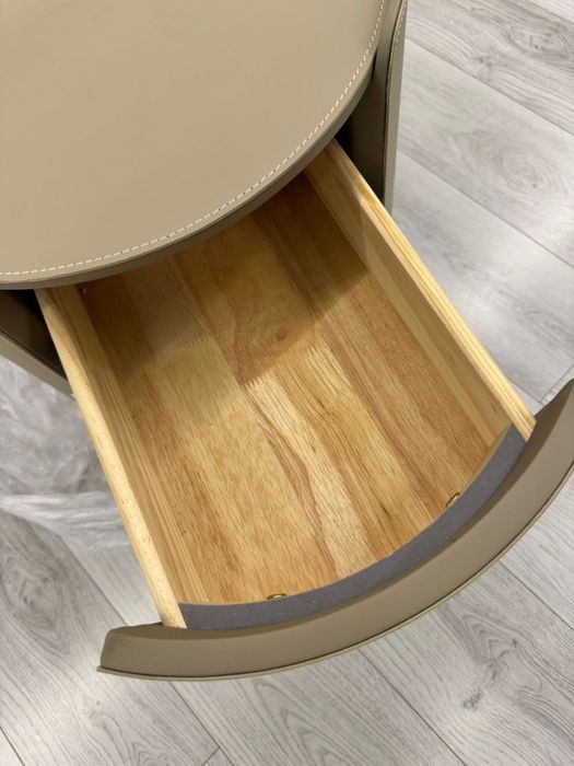 Тумбочка из экокожи