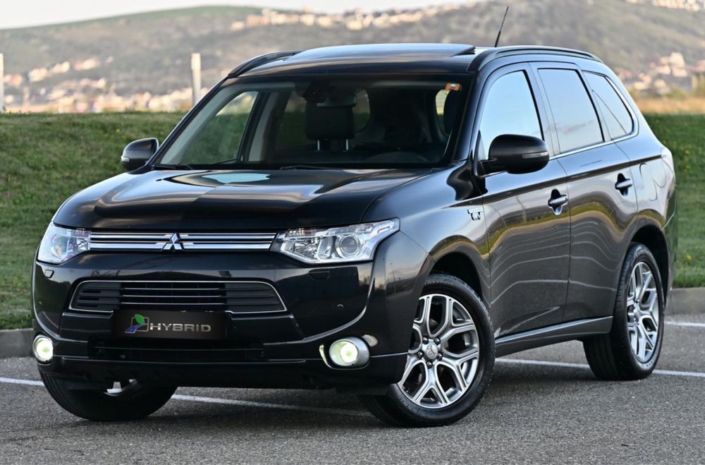 Mitsubishi Outlander Plug in Hybrid automat, navi, trapa, xenon