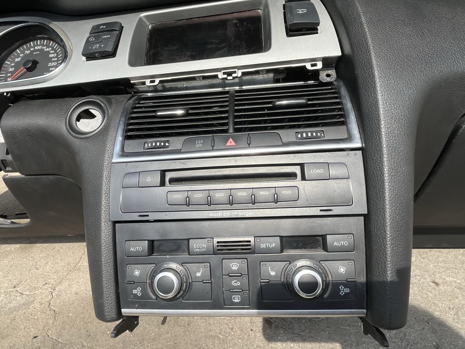 Арматурно табло Audi Q7 4L жабка airbag в табло