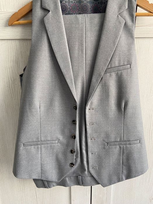 Продаю Костюм Тройка