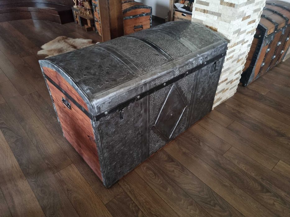 Стар дървен сандък/ракла/скрин