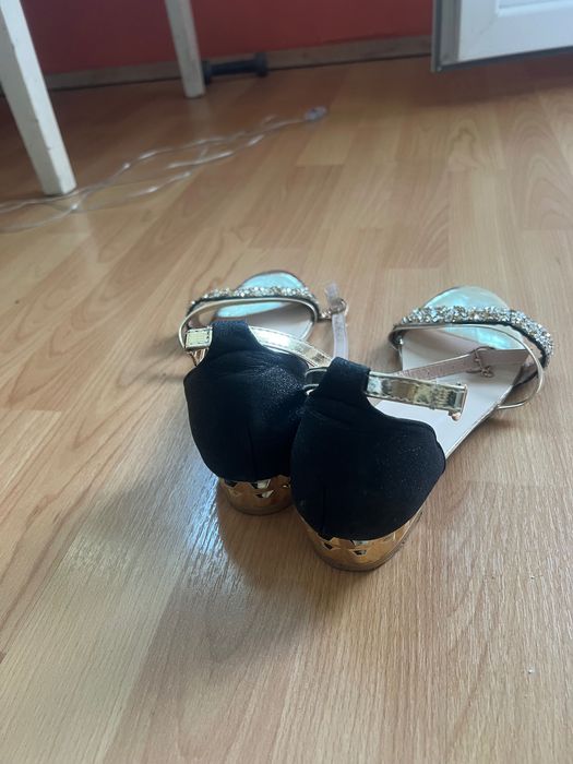 Дамски сандали -стилни