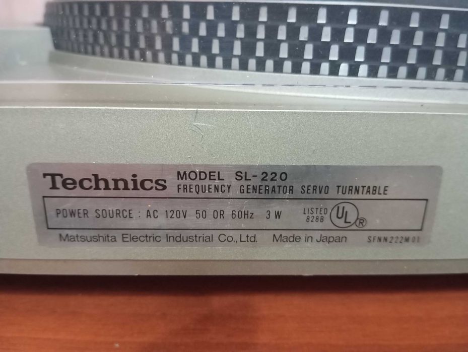 Продам проигрыватель винил дисков TECHNICS.